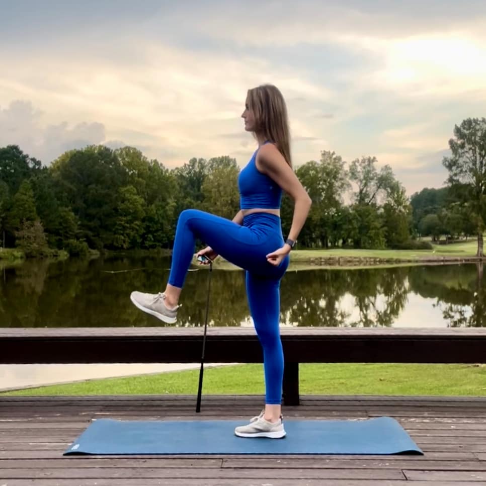 /content/dam/images/golfdigest/fullset/fitness-2024/McMillin standing crunch 2.jpg